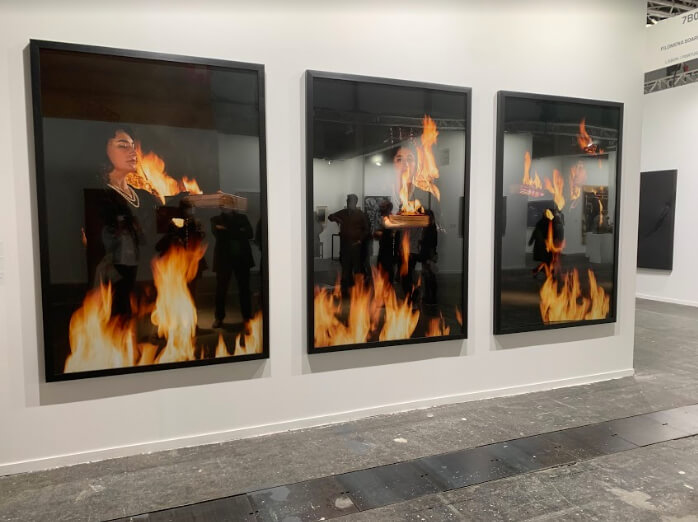Pilar Albarracín. No Apagues Mi Fuego, Déjame Arder. Galería Filomena Suárez. Fotografía de la autora.