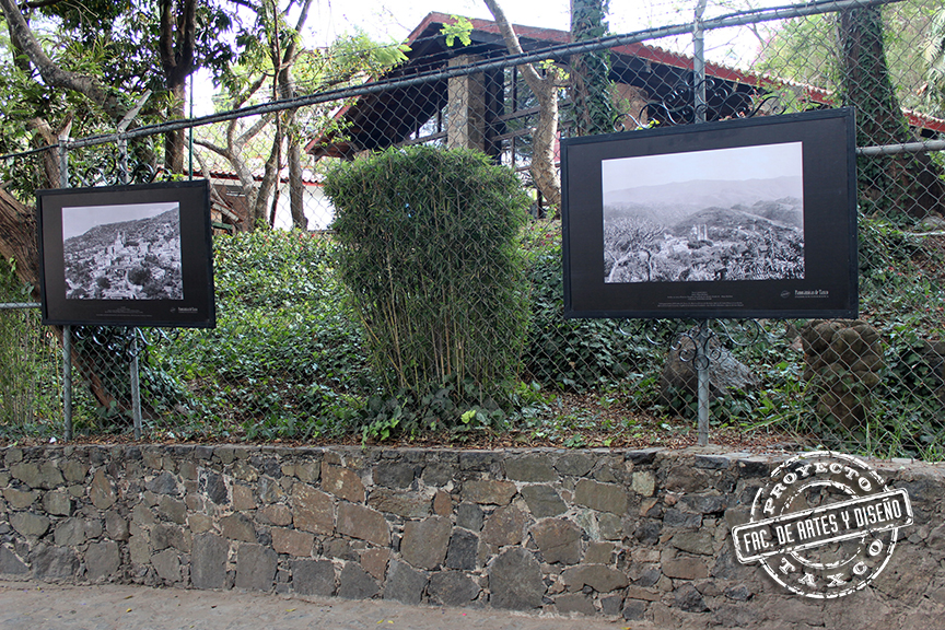 Aspectos del montaje de la exhibición "Panorámicas de Taxco" en las rejas y muros del plante. Marzo 2014