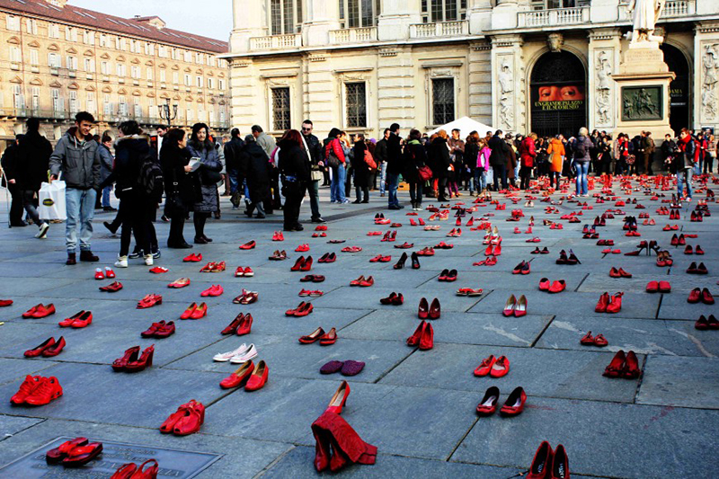 Elina Chauvet, Zapatos rojos, 2009.