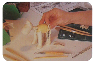 Imagen 2. Construcción del personaje Gromit a través de estructura metálica y madera para la serie Wallace and Gromit de los Estudios Aardman.