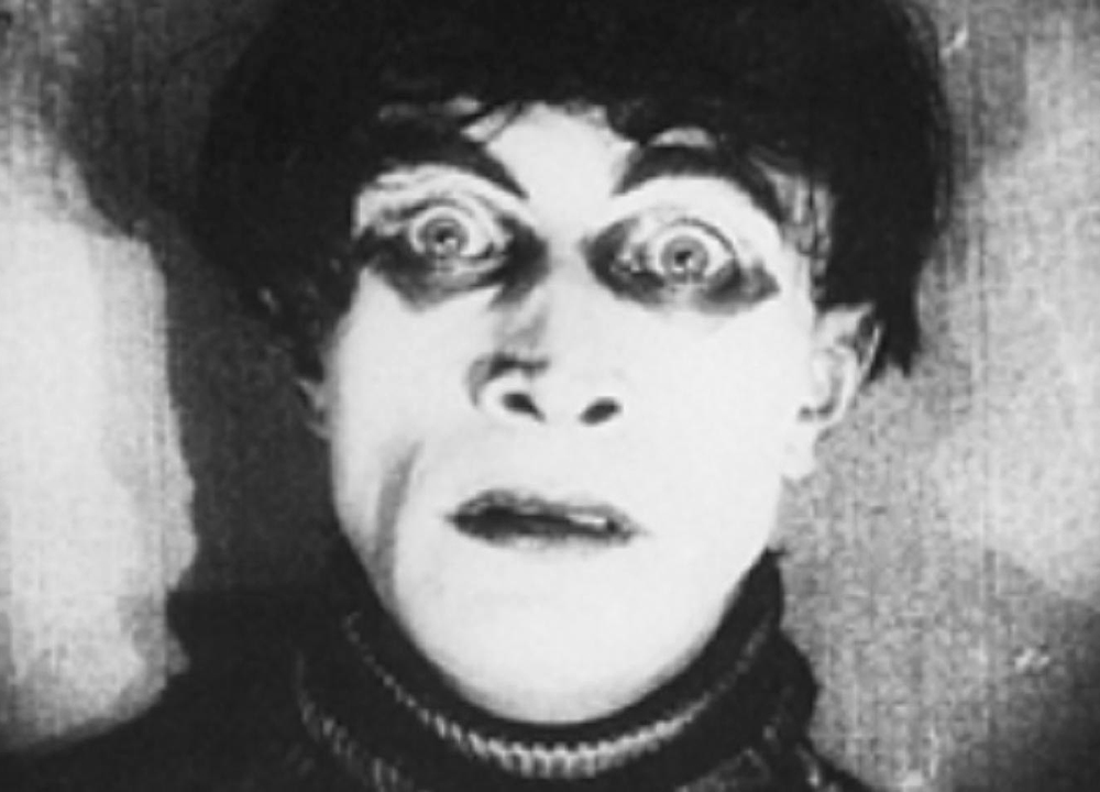 Escena del film Das Cabinet des Dr. Caligar de Robert Weine, 1920.